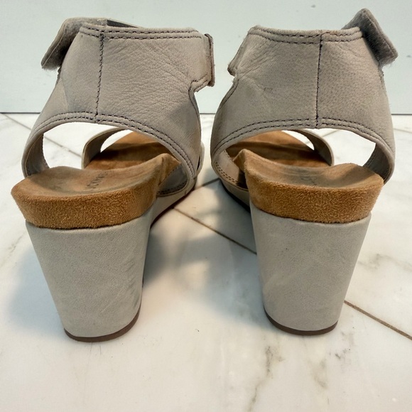 Lucky Brand Konoa Women’s 6.5 Light khaki stone leather ankle strap wedge sandal - Picture 4 of 10